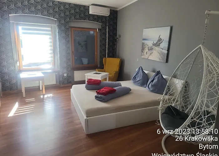 Trzy Sowy Noclegi Bytom 24H Meldunek Samodzielny Wygodnelokumpl דירה ביטום