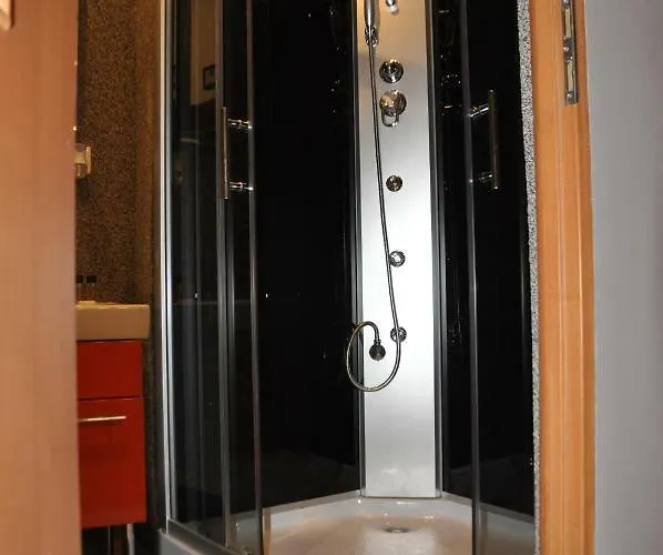 Trzy Sowy Noclegi Bytom 24H Meldunek Samodzielny Wygodnelokumpl דירה *