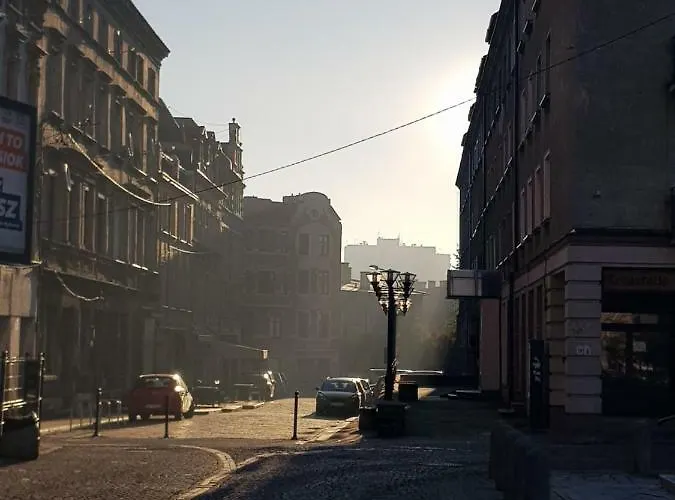 Trzy Sowy Noclegi Bytom 24H Meldunek Samodzielny Wygodnelokumpl דירה